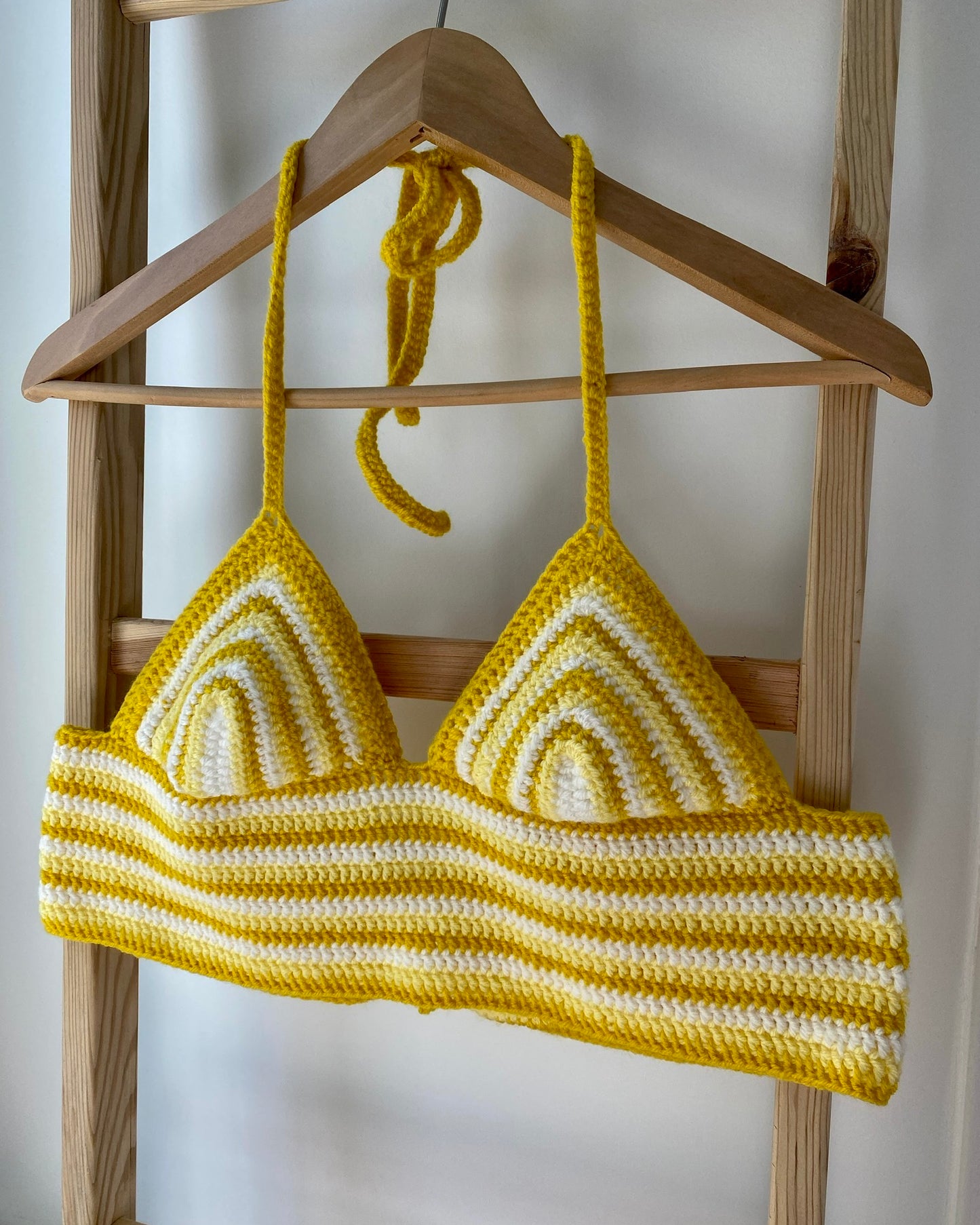 Crop top dos nu en crochet rayé