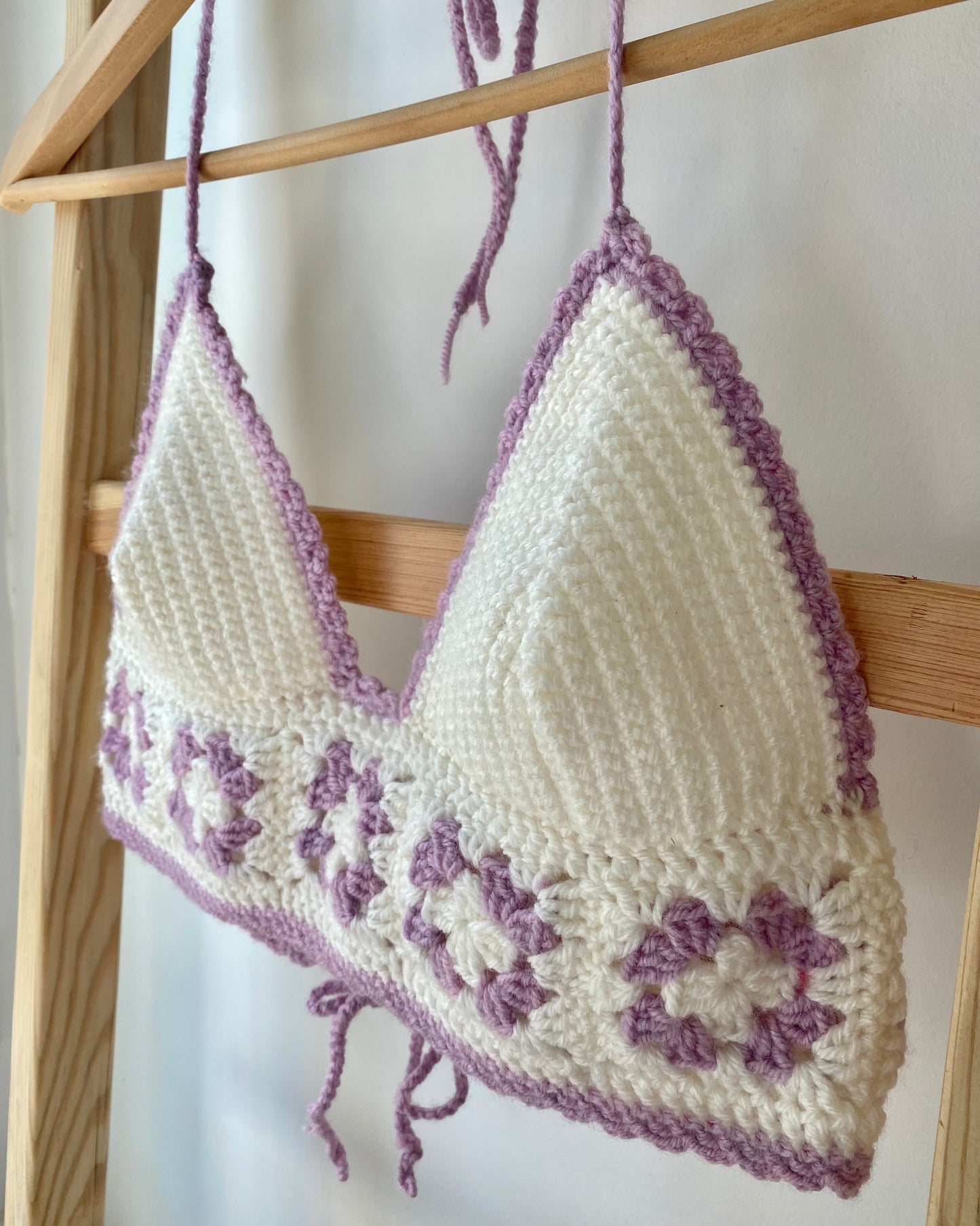 Crop top dos nu en crochet granny square 