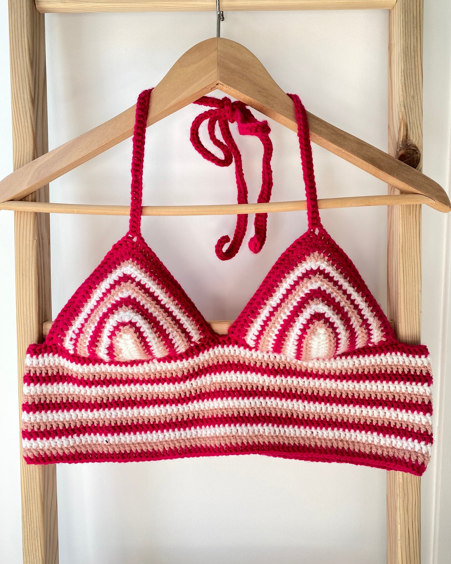 Crop top dos nu en crochet rayé