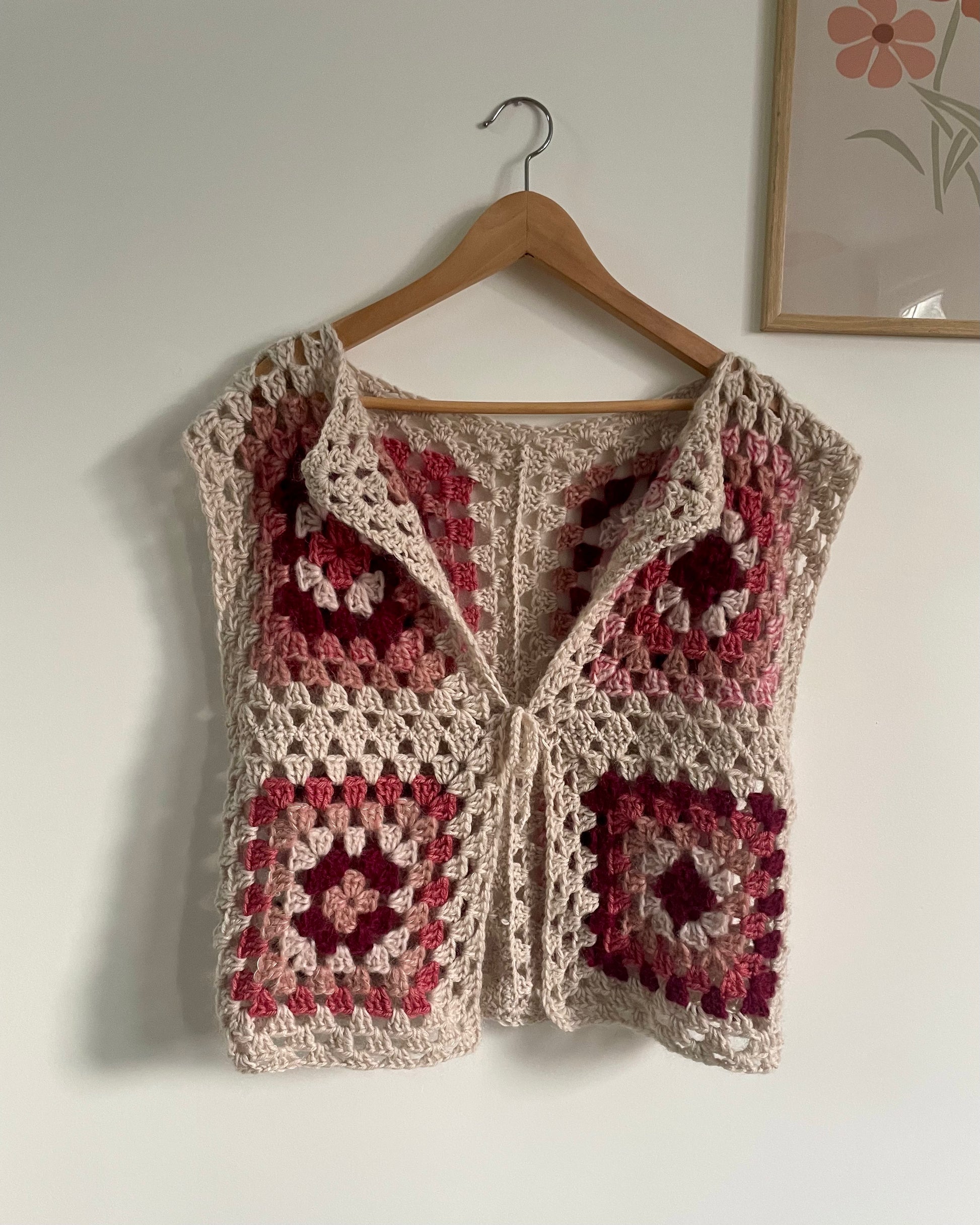 Gilet en crochet carré granny rose