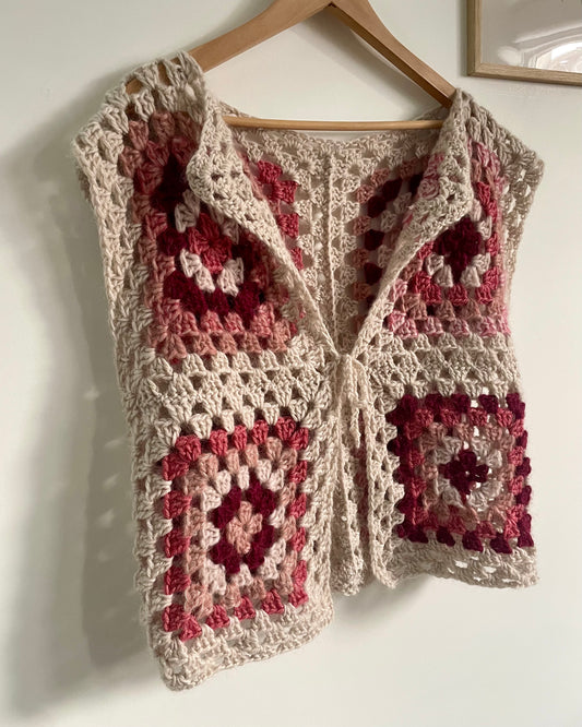 modèle de gilet en crochet carré granny granny square