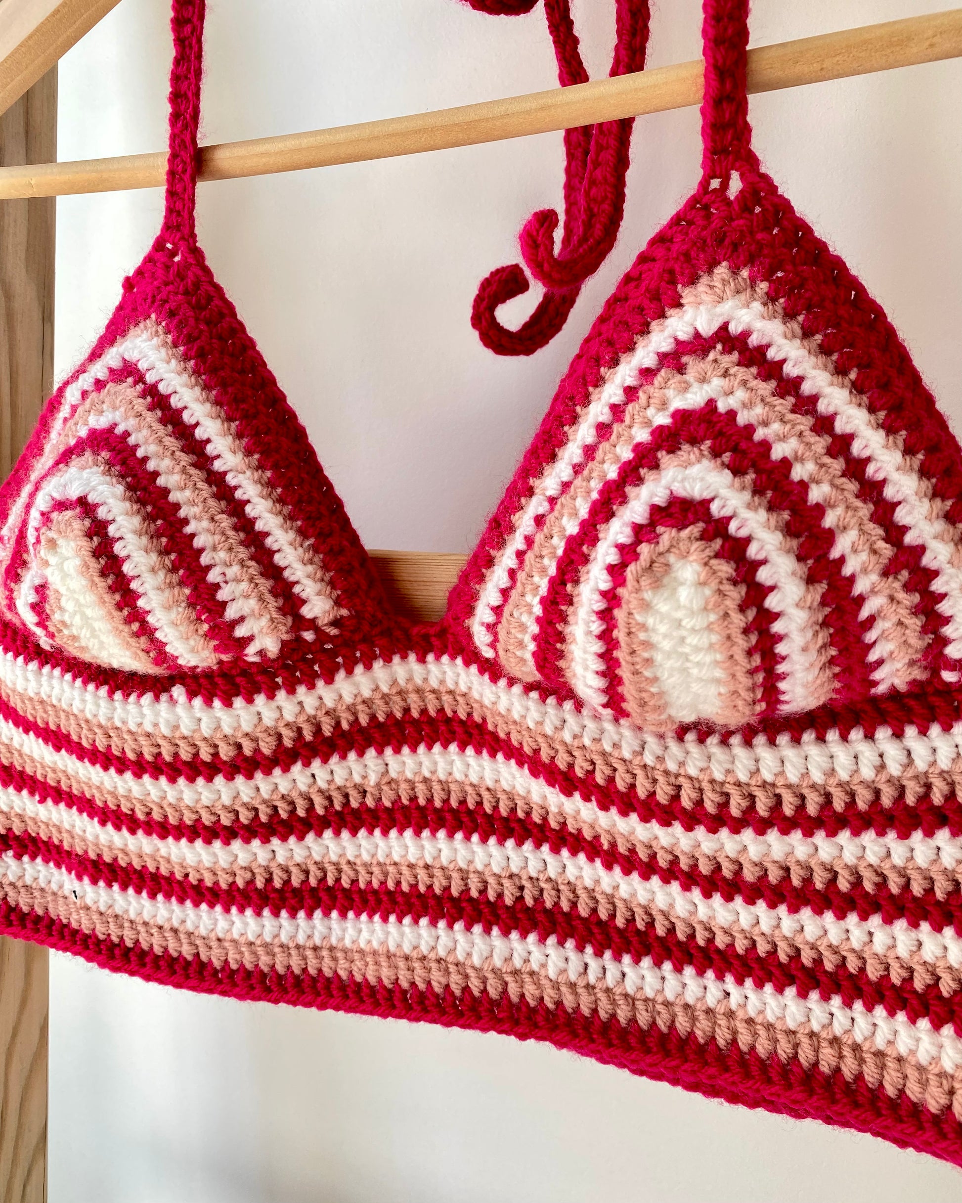 Crop top dos nu en crochet rayé rose